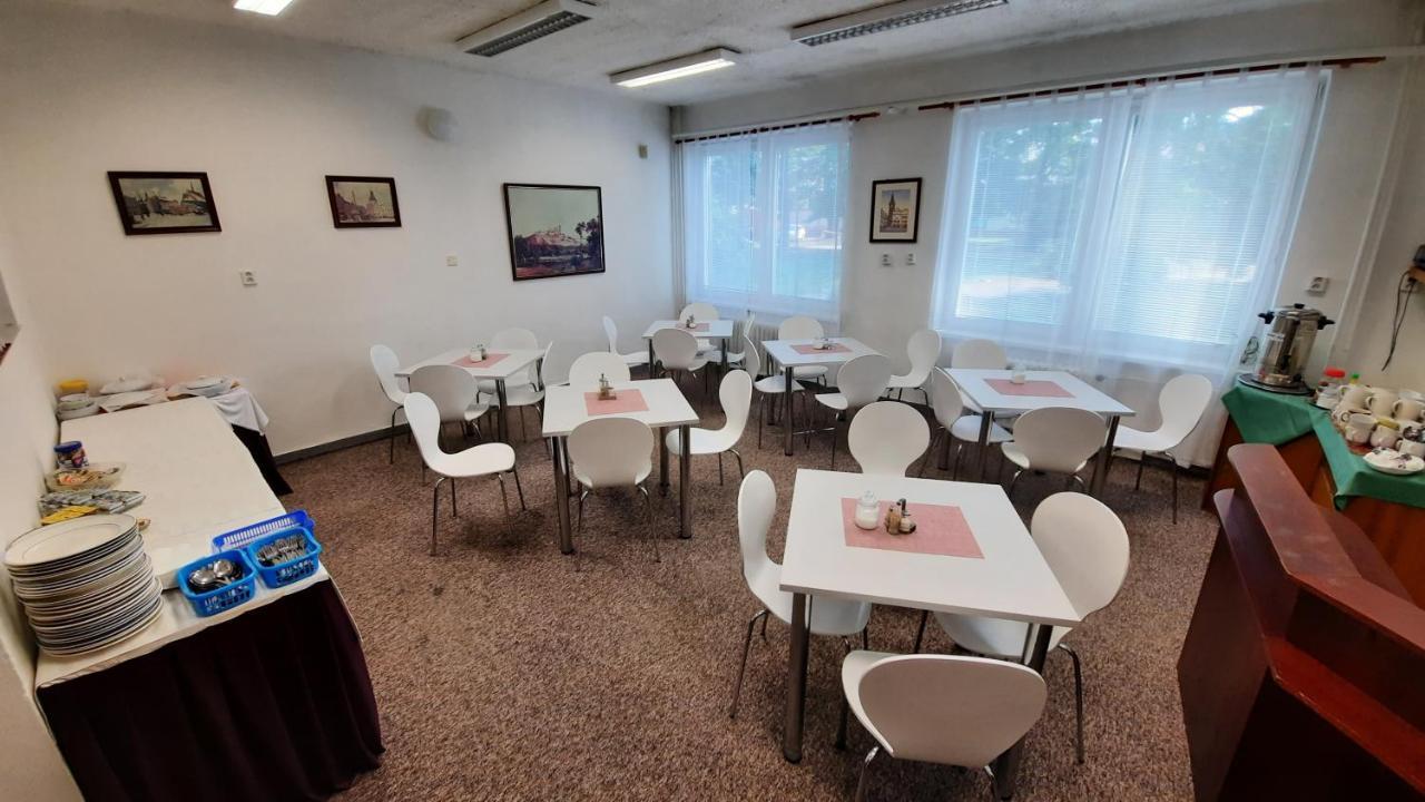 Hotel Kristl Пардубице Екстериор снимка