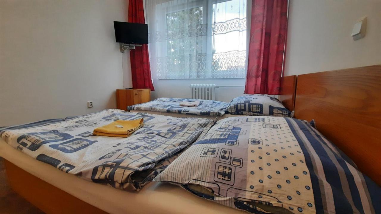 Hotel Kristl Пардубице Екстериор снимка