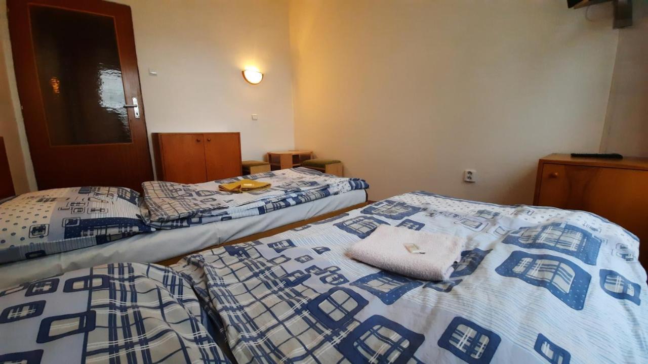 Hotel Kristl Пардубице Екстериор снимка